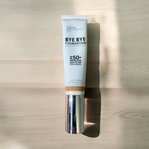It cosmetics Bye Bye Foundation SPF 50+ Full Coverage Tan Tested